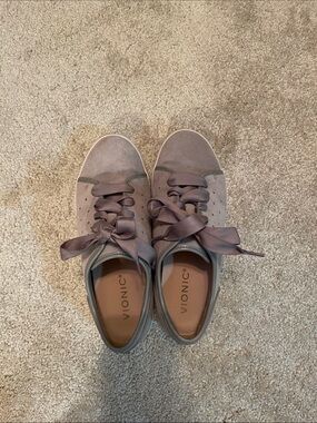 Vionic grey suede fashion sneakers - 5 wide